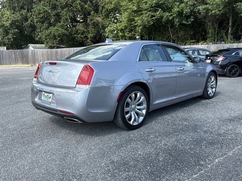 Used 2018 Chrysler 300 Limited w/ Safetytec Plus Group image 5