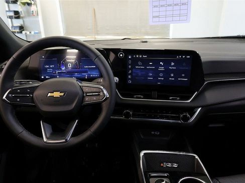 New 2026 Chevrolet Equinox LT w/ Convenience Package II FWD image 10