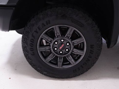 Used 2024 GMC Sierra 1500 AT4X AWD/4WD image 9