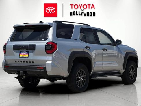 New 2026 Toyota 4Runner SR5 AWD/4WD image 4