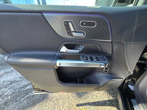 Used 2024 Mercedes-Benz GLB 250 4MATIC image 28