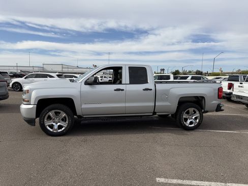 Used 2018 Chevrolet Silverado 1500 Custom image 2
