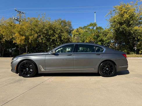 Used 2018 BMW 750i xDrive image 3