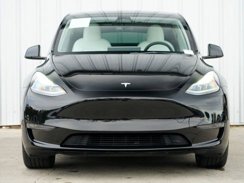 Used 2023 Tesla Model Y Long Range image 7
