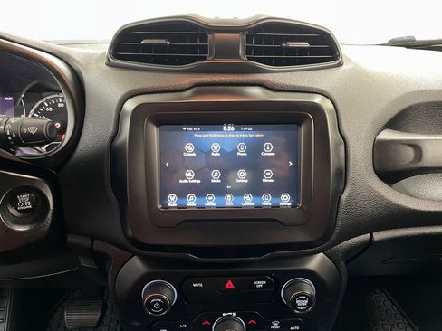 Used 2018 Jeep Renegade Altitude AWD/4WD image 27