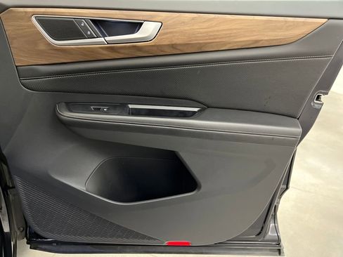 Used 2024 Volkswagen Atlas SE image 28