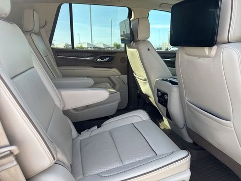Used 2021 GMC Yukon Denali w/ LPO, Illumination Package AWD/4WD image 9