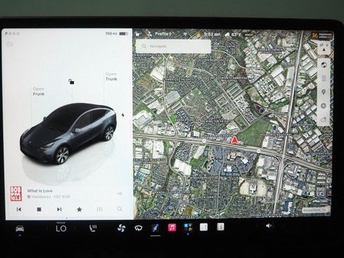 Used 2023 Tesla Model Y Long Range AWD/4WD image 23