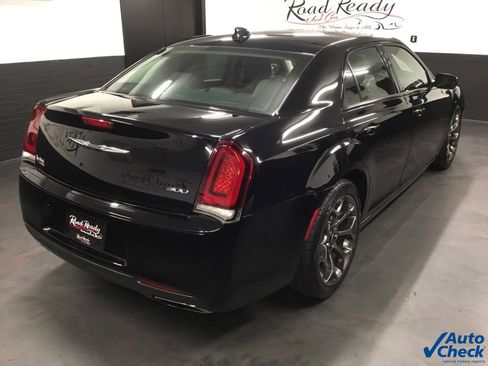 Used 2018 Chrysler 300 Touring w/ Sport Appearance Package image 11