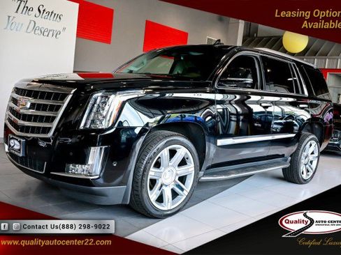 Used 2017 Cadillac Escalade Luxury AWD/4WD image 1