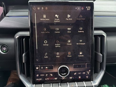 Used 2024 GMC Acadia AT4 w/ Luxury Package image 10