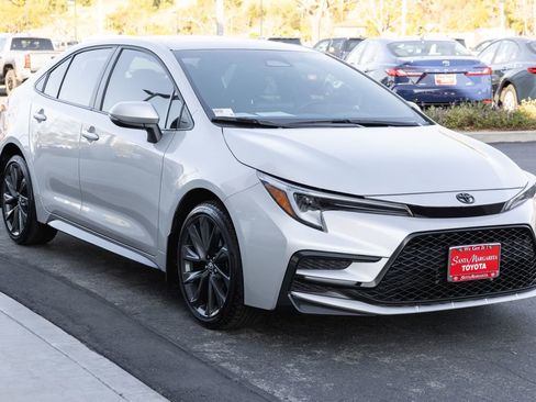 Certified 2025 Toyota Corolla SE image 3