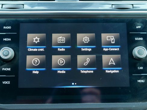 Used 2022 Volkswagen Tiguan SE AWD/4WD image 54