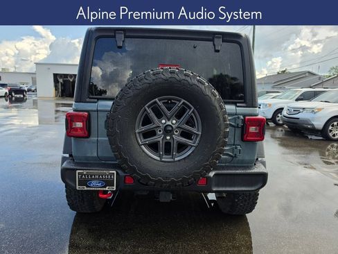 Used 2024 Jeep Wrangler Unlimited Rubicon w/ Technology Group AWD/4WD image 8