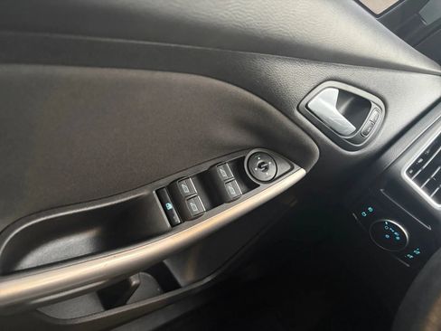 Used 2018 Ford Focus Titanium FWD image 17