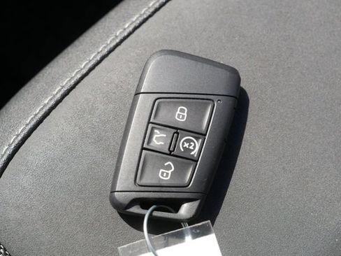 Certified 2023 Volkswagen Taos SE w/ Panoramic Sunroof Package AWD/4WD image 36