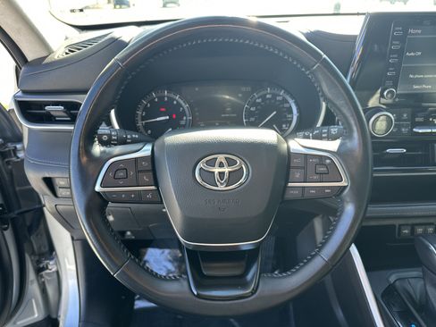 Certified 2021 Toyota Highlander XLE image 18