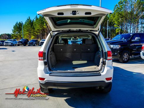 Used 2012 Jeep Grand Cherokee Laredo w/ Laredo E Group image 6