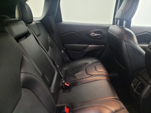 Used 2019 Jeep Cherokee Limited image 19