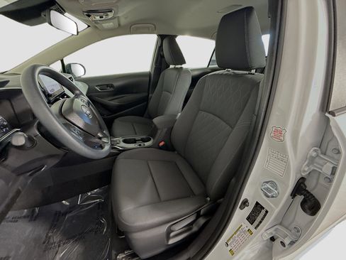 Used 2025 Toyota Corolla LE image 21