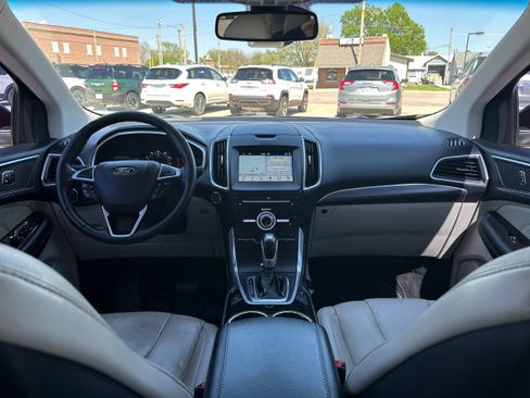 Used 2017 Ford Edge Titanium w/ Equipment Group 302A AWD/4WD image 9