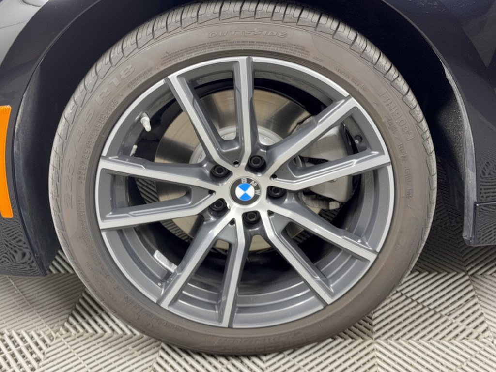 Used 2019 BMW 330i xDrive Sedan w/ Premium Package AWD/4WD image 13