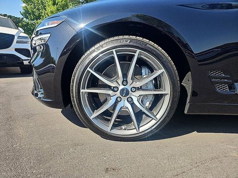 Used 2025 Genesis G70 2.5T RWD image 9