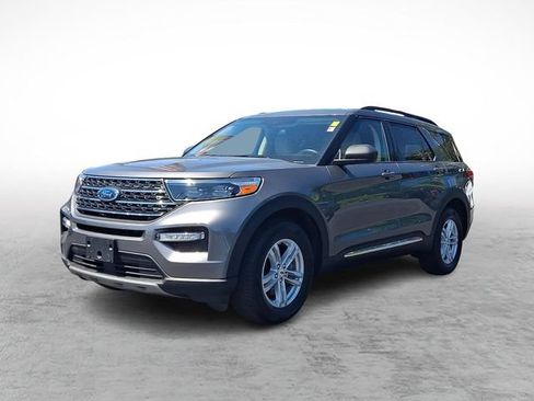 Used 2023 Ford Explorer XLT w/ Equipment Group 202A AWD/4WD image 3