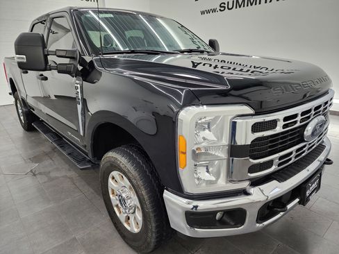 Used 2023 Ford F250 XLT w/ FX4 Off-Road Package image 2