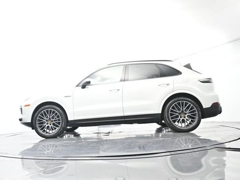 Certified 2023 Porsche Cayenne Platinum Edition AWD/4WD image 48