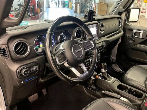 Used 2022 Jeep Wrangler Unlimited Sahara AWD/4WD image 13