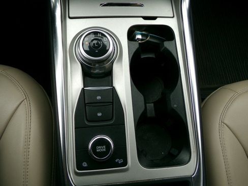 Used 2022 Ford Explorer XLT w/ Equipment Group 202A AWD/4WD image 21