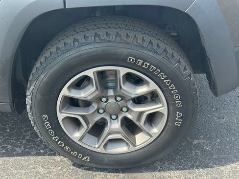 Used 2020 Jeep Cherokee Trailhawk w/ Cold Weather Group AWD/4WD image 10