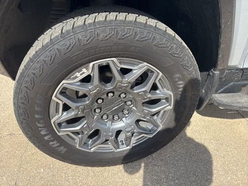 Used 2024 GMC Hummer EV 3X image 10