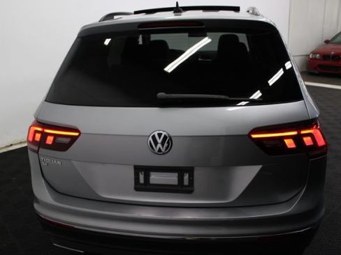 Used 2021 Volkswagen Tiguan SE w/ Panoramic Sunroof Package FWD image 7