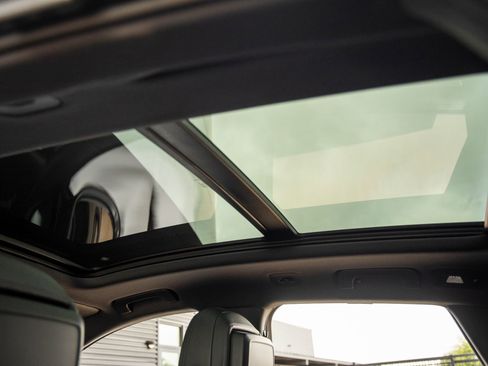 Certified 2023 Porsche Macan Turbo image 30