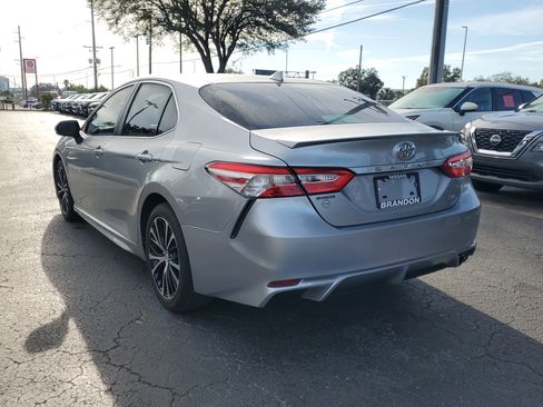 Used 2020 Toyota Camry SE image 5