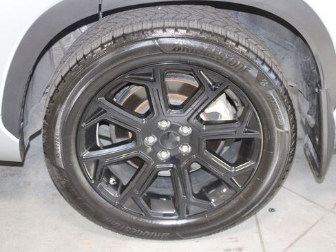 Used 2023 Toyota Highlander LE image 17