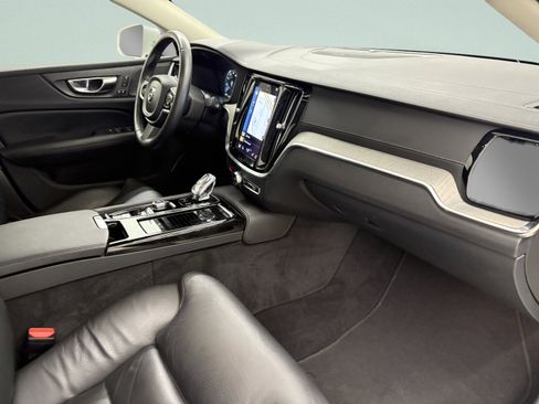 Used 2021 Volvo S60 T8 Inscription image 17