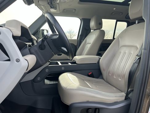 Used 2020 Land Rover Defender 110 HSE image 24