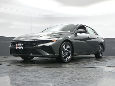 New 2026 Hyundai Elantra Limited image 48