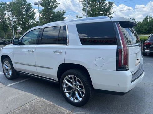 Used 2019 Cadillac Escalade Premium Luxury AWD/4WD image 4