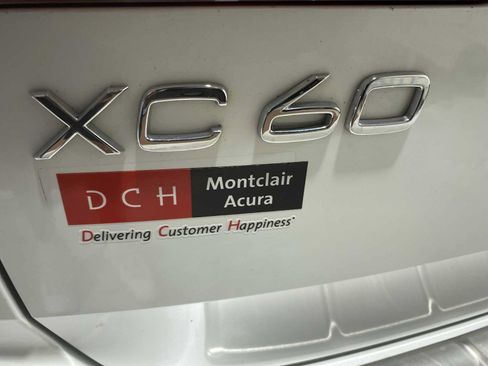 Used 2019 Volvo XC60 T5 Momentum w/ Multimedia Package AWD/4WD image 7