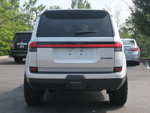 Used 2024 Lexus GX 550 w/ Cold Area Package AWD/4WD image 8