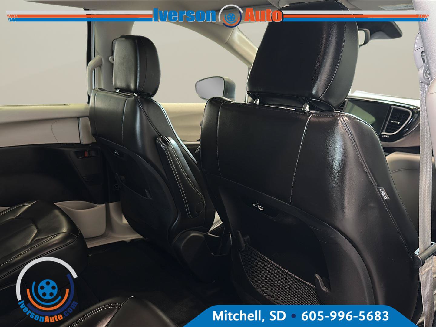 Used 2023 Chrysler Pacifica Touring-L FWD image 31