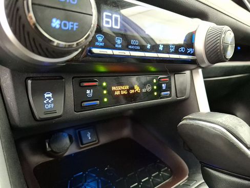 Used 2020 Toyota RAV4 Limited AWD/4WD image 11