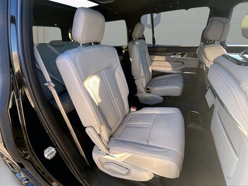 New 2026 Jeep Grand Wagoneer Summit w/ Premium Group III image 23