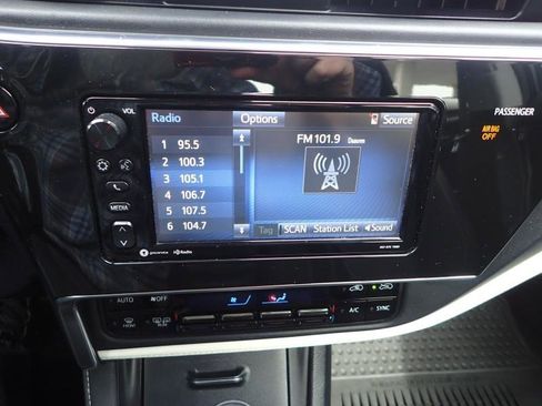 Used 2018 Toyota Corolla iM w/ Carpet Mat Package (TMS) FWD image 18