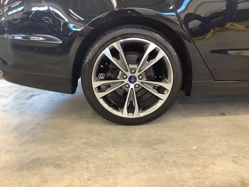 Used 2017 Ford Fusion Titanium FWD image 13