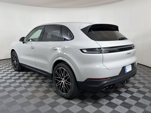 Used 2026 Porsche Cayenne AWD/4WD image 3